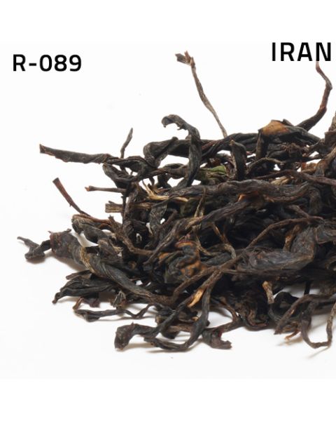 Zomerse 2023 Persian Red Oranje Pekoe, Rode thee handgeplukt uit Qaleh Roudkhan, in het gebergte van Gilan, Iran. Deze thee met een verfrissende zoete afdronk en een aanhoudend druivige nasmaak wordt door het jonge bedrijf Lo Artisan geproduceerd.